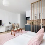 Pink & Blue Cozy Studio In Krakow By Noclegi Renters