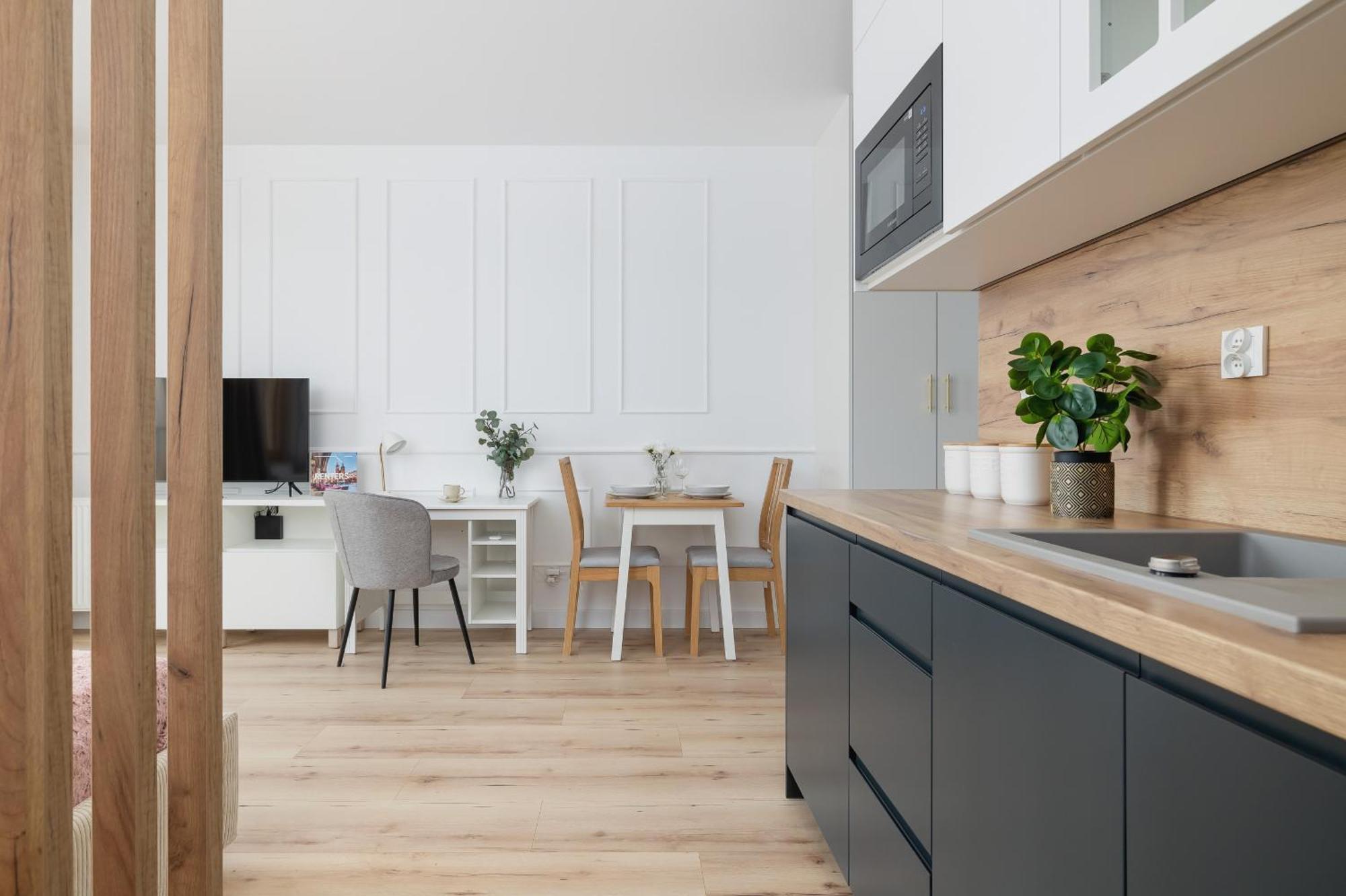 Pink & Blue Cozy In By Renters Apartment