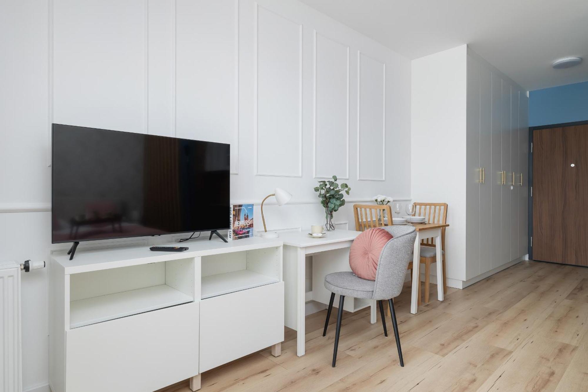 Pink & Blue Cozy In By Renters *