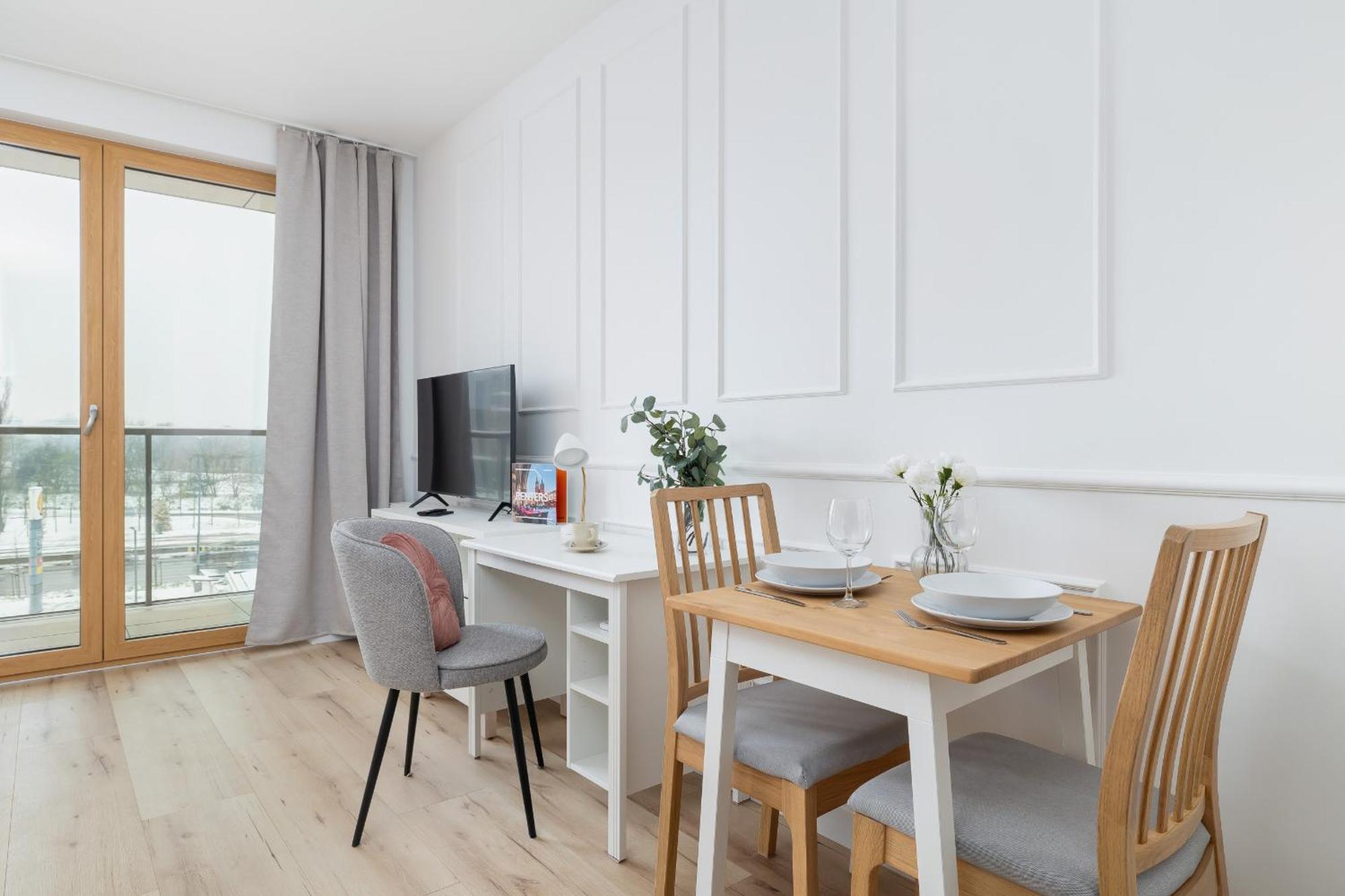 Pink & Blue Cozy In By Renters Apartment